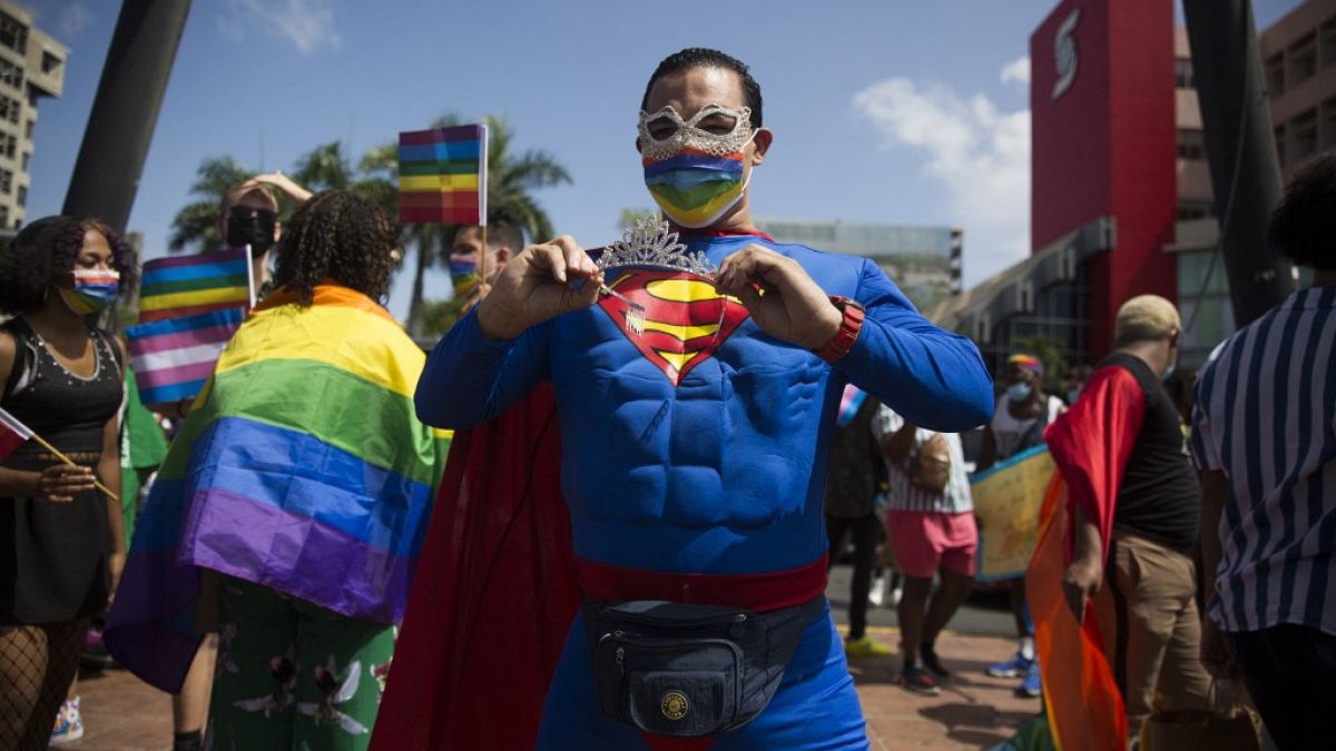 Dominik Cumhuriyeti'nde superman kostümü giymiş bir kişi (arşiv)
