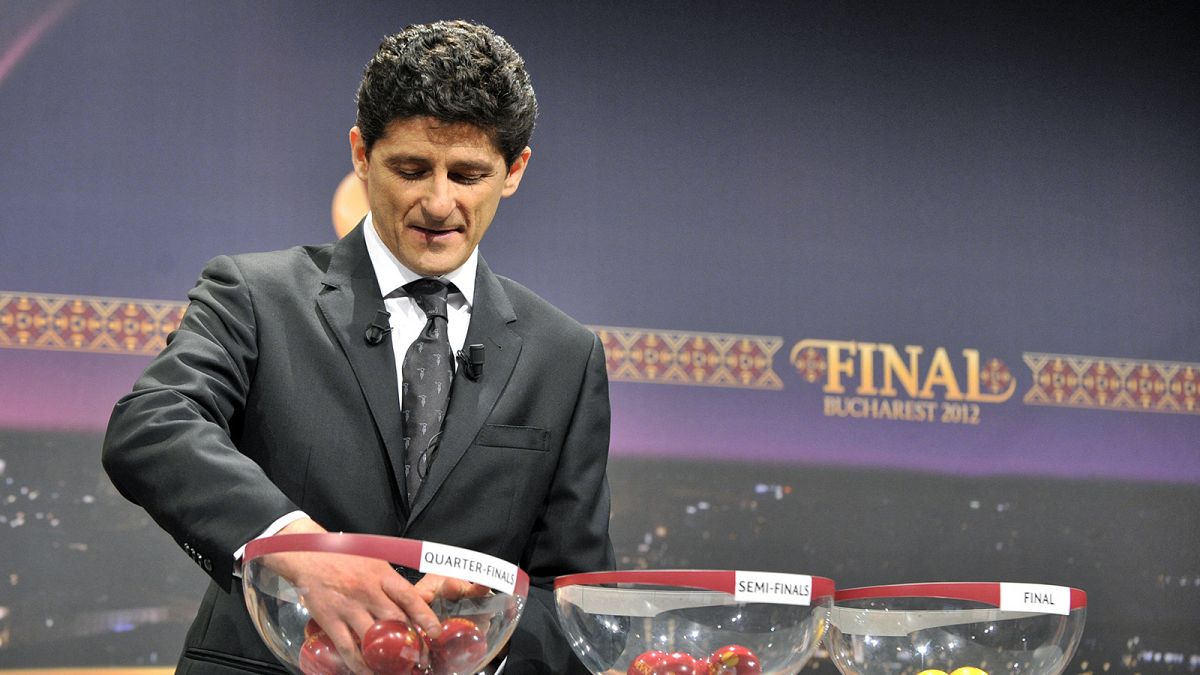The ambassador of the final of the Europa League Miodrag Belodedici draws on March 16, 2012 teams for the 2011-2012 UEFA quarter-finals of the Europa League football matches a
