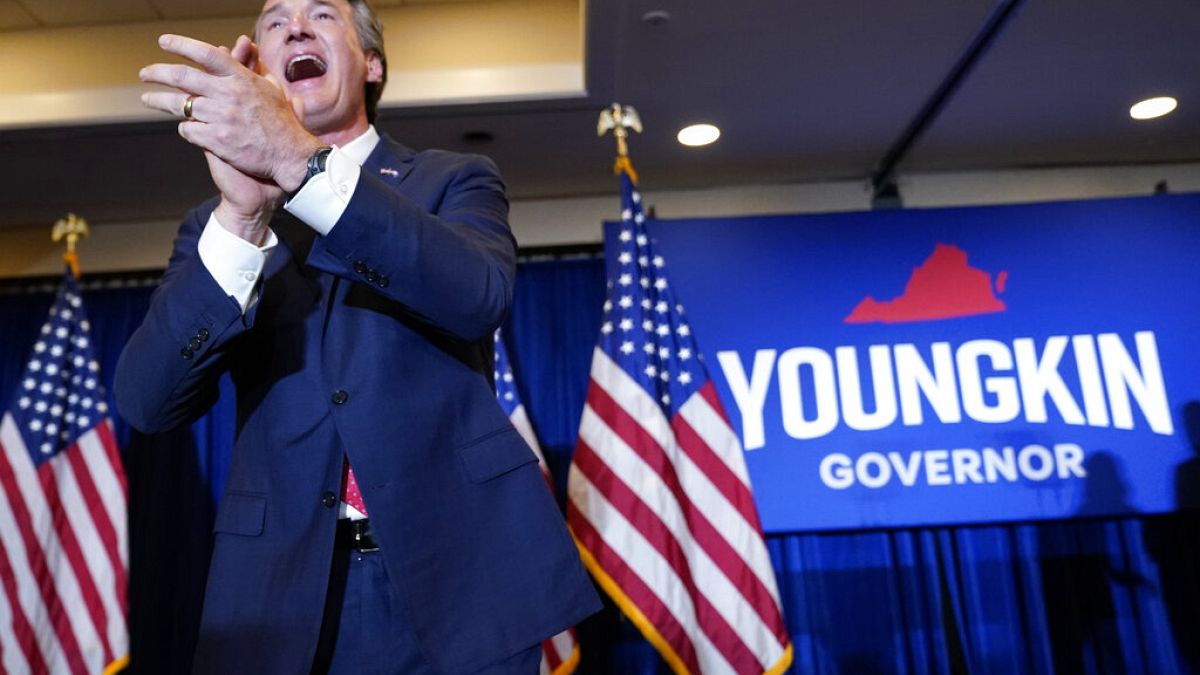 El republicano Glenn Youngkin celebra su victoria en Virginia