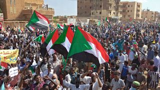 متظاهرون مناهضون للانقلاب العسكري في مدينة أم درمان. 30/10/2021