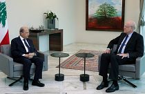 Lübnan Cumhurbaşkanı Mişel Avn (sol), Lübnan Başbakanı Necib Mikati