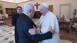 Le pape François reçoit Mahmoud Abbas, les deux hommes évoquent "une solution à deux Etats."