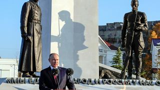 Владимир Путин у памятника жертвам Гражданской войны