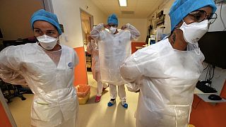 Des soignants à l'hôpital de Montpellier (France) lors de la visite de Jean Castex, le 5 novembre 2021