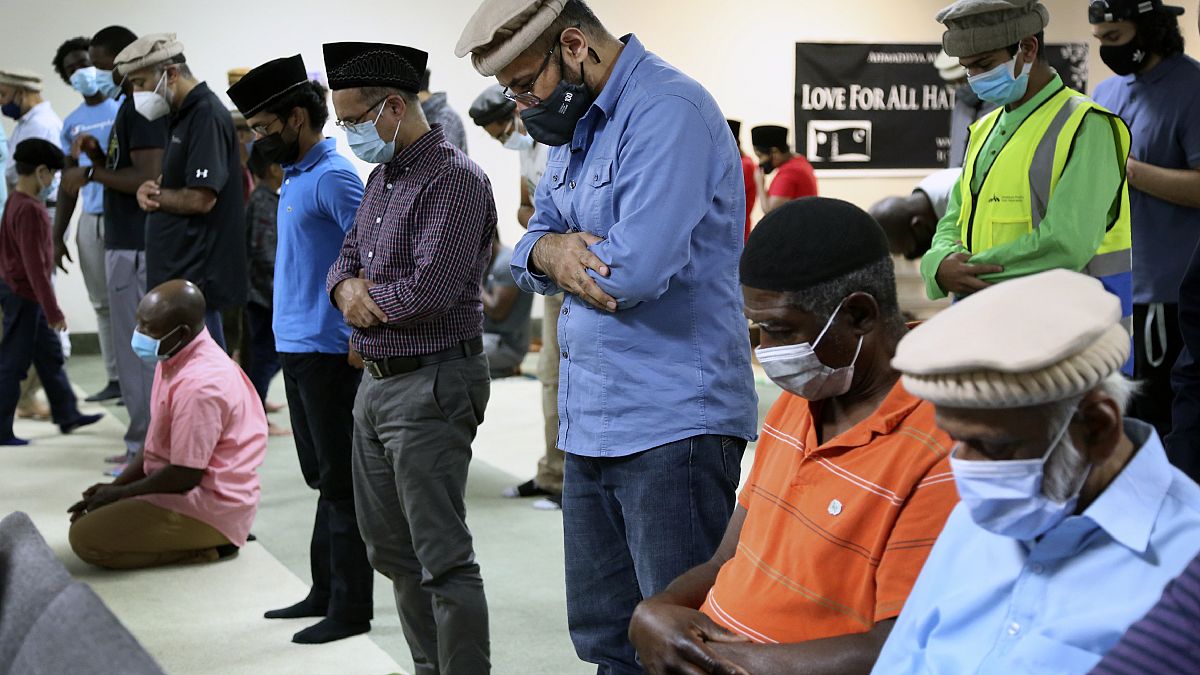 مسلمون في ولاية ماريلان الأمريكية يؤدون الصلاة في أحد المساجد. 2021/08/13