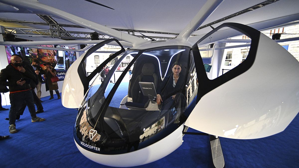طائرة بدون طيار "فولسيتي"، هي التاكسي الجوي المبتكر الذي أنشأته الشركة الألمانية "فولوكوبتر"، وقد تم عرضها في ساحة سان سيلفسترو وسط روما، في 4 نوفمبر 2021