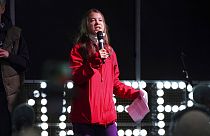 Greta Thunberg, St George Meydanı'nda kurulan platformdan protesto eylemcilerine seslendi