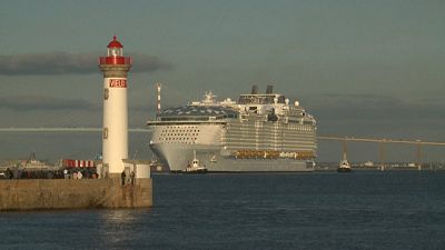 "Wonder of the Seas", world's largest cruise ship, leaves port of Saint-Nazaire