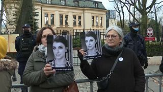 Nach Tod einer Schwangeren: Polinnen protestieren gegen Abtreibungsgesetz