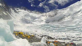 کمپ کوهنوردان در راه صعود به قله اورست