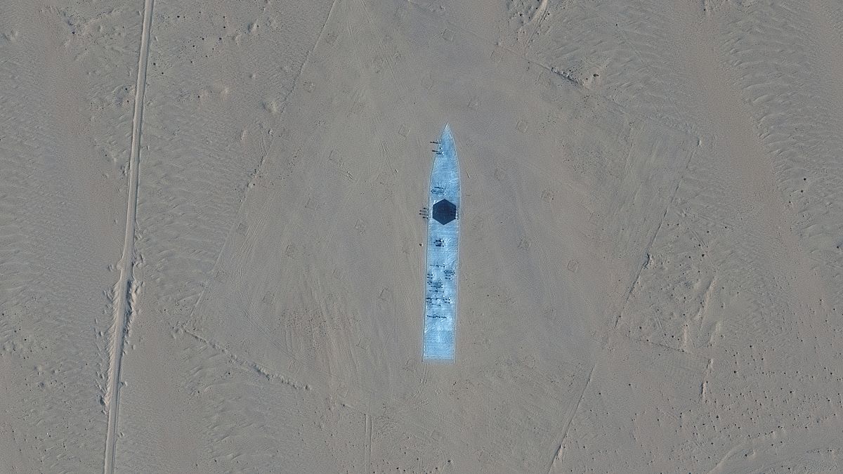 صور القمر الصناعي لشركة ماكسر في صحراء شينجيانغ تظهر نماذج السفن الحربية الصينية الأربعاء 20 أكتوبر 2021.