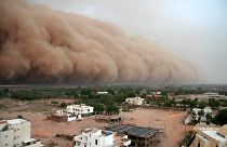 سحابة عملاقة من الغبار تتقدم فوق الخرطوم في 29 أبريل 2007.
