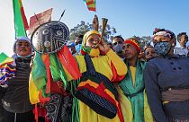 Menschen versammeln sich bei einer Kundgebung zur Unterstützung der nationalen Verteidigungskräfte Äthiopiens