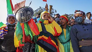 Menschen versammeln sich bei einer Kundgebung zur Unterstützung der nationalen Verteidigungskräfte Äthiopiens