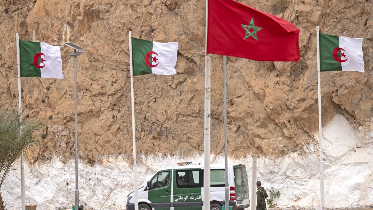 منطقة وجدة المغربية على طول الحدود مع الجزائر.