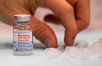 Vacina da Moderna terá revelado maior risco cardíaco que a rival Pfizer/BioNTech