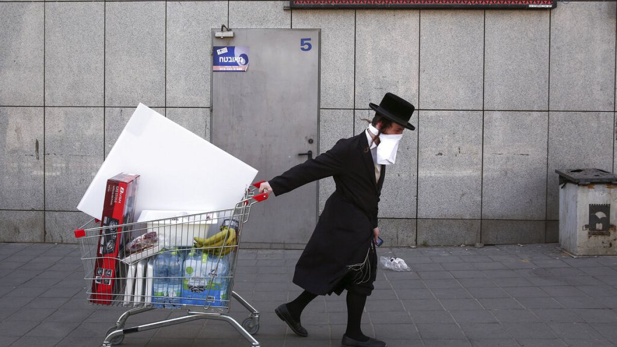 Shufersal'ın ultra Ortodoks Yahudilere sunduğu bir internet sitesinde indirimli fiyatlardan satış yapması seküler kesimin protestosuna neden olmuştu