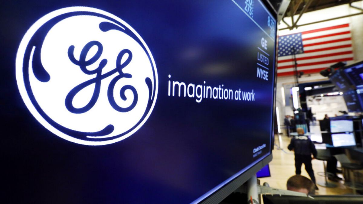 A GE logója a New York-i tőzsdén egy 2019-es felvételen