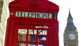 Simboli made in England: cabina telefonica rossa e Big Ben....