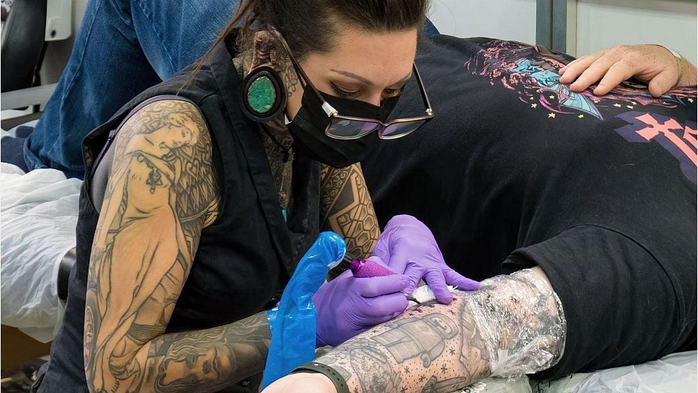 Vegan inks and no plastic: How are tattoo artists going green? | Euronews