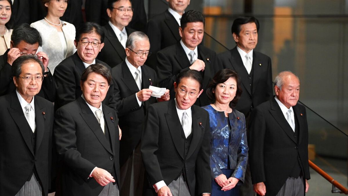 Kishida anuncia un plan de recuperación económica para Japón de 230.000 millones de euros