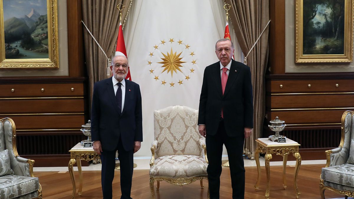 Cumhurbaşkanı Recep Tayyip Erdoğan, Cumhurbaşkanlığı Külliyesi'nde Saadet Partisi Genel Başkanı Temel Karamollaoğlu'nu kabul etti.