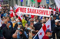 Mikhail Szaakasvili szabadon engedéséért tüntettek Tbilisiben 2021. október 14-én