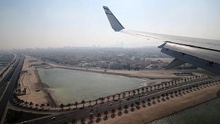 طائرة تابعة لشركة العال الإسرائيلية تحمل على متنها وفدا أمريكيا إسرائيليا مشتركا تستعد للهبوط في البحرين.