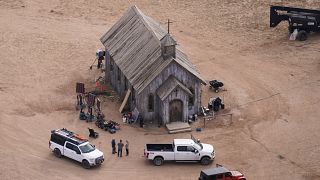 مزرعة بونانزا كريك في سانتا في  نيو مكسيكو حيث وقع حادث إطلاق النار من طرف الممثل أليك بالدوين خلال تصوير فيلم راست في 23 أكتوبر 2021.