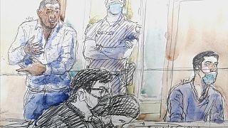Yacine Mihoub (links) - verurteilt wegen Mord an Mireill Knoll auf Zeichnung aus dem Gerichtssaal in Paris