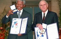 Νέλσον Μαντέλα και Φρέντερικ Ντε Κλερκ στην απονομή του βραβείου Νόμπελ το 1993
