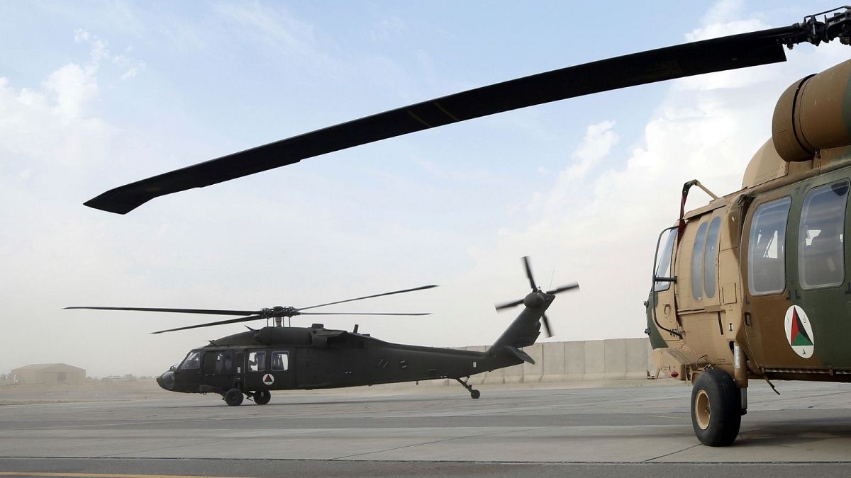 بالگردهای تحویلی آمریکا به نیروهای آموزش دیده افغانستان در فرودگاه قندهار