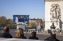 Emmanuel Macron près de l'Arc de Triomphe le 11 novembre 2021