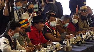 El presidente de la Conaie, Leonidas Iza, durante su reunión con el Gobierno de Ecuador