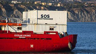 El buque de rescate de la ONG SOS Méditérranée,  Ocean Viking fotografiado en Porto Empedocle, Italia el 6/7/2020