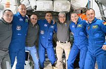 L'équipage de l'ISS au complet après l'arrivée de quatre nouveaux astronautes, dont l'Allemand Mathias Maurer, 12 novembre 2021