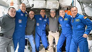 L'équipage de l'ISS au complet après l'arrivée de quatre nouveaux astronautes, dont l'Allemand Mathias Maurer, 12 novembre 2021 
