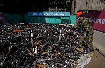 Armas incautadas o entregadas voluntariamente antes de ser destruidas en una fundición de Santiago de Chile (Chile).
