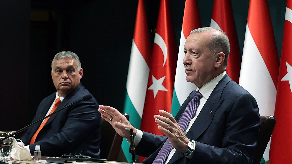 Orbán und Erdoğan auf einer Pressekonferenz in Ankara