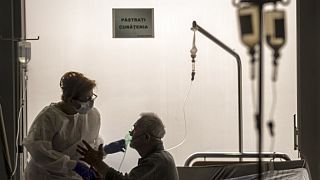 Une salle d'attente convertie en unité Covid dans un hôpital de Bucarest, Roumanie, le 8 novembre 2021