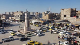 صورة جوية لساحة برج الساعة في مدينة الرقة شمال سوريا. 2021/11/06