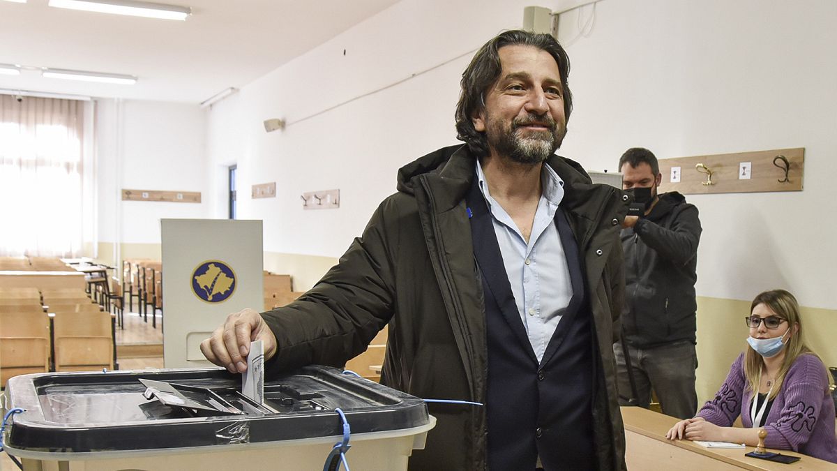 Përparim Rama, centre, candidate for the mayor from Democratic League of Kosovo, (LDK), casts his vote in Pristina, Kosovo, on Sunday, Nov. 14, 2021