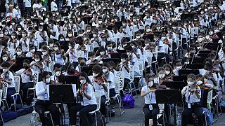 Miles de jóvenes en Venezuela tocan juntos para batir el récord de la orquesta más grande del mundo