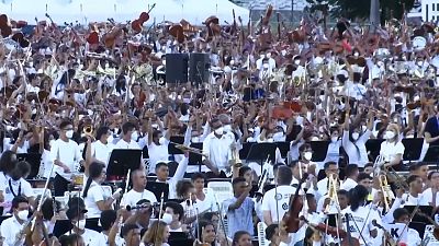 فيديو: أكبر أوركسترا في العالم تعزف مقطوعة لتشايكوفسكي في كراكاس