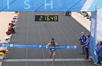 Ο Κώστας Γκελαούζος τερματίζει πρώτος στον 38ο Αυθεντικό Μαραθώνιο Αθήνας