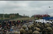 مقطع نشرته وزارة الدفاع البولندية يظهر مهاجرين على الحدود بين بيلاروس وبولندا