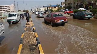فيضانات جراء الأمطار الغزيرة في محافظة أسوان في مصر.