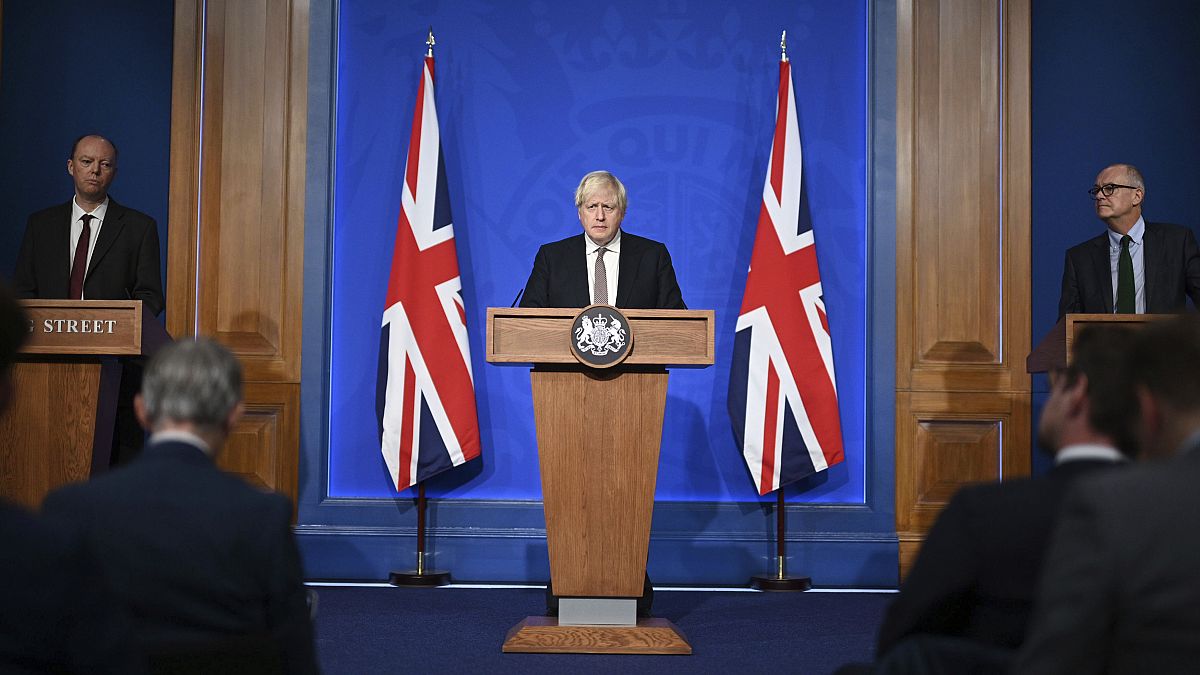 Премьер-министр Борис Джонсон на пресс-конференции в Лондоне