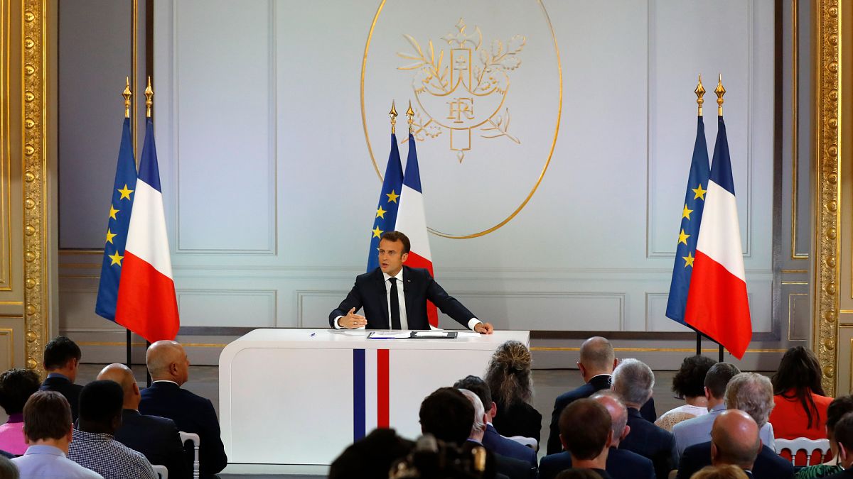 Elysee Sarayı'nda düzenlediği basın toplantısında konuşan Fransa Cumhurbaşkanı Emmanuel Macron 