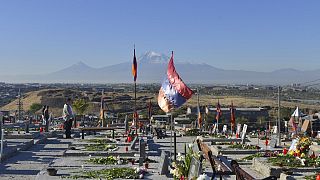 Cementerio militar armenio a las afueras de Ereván en el que están enterrados soldados que participaron en la guerra con Azerbaiyán por el control de Nagorno Karabaj en 2020.